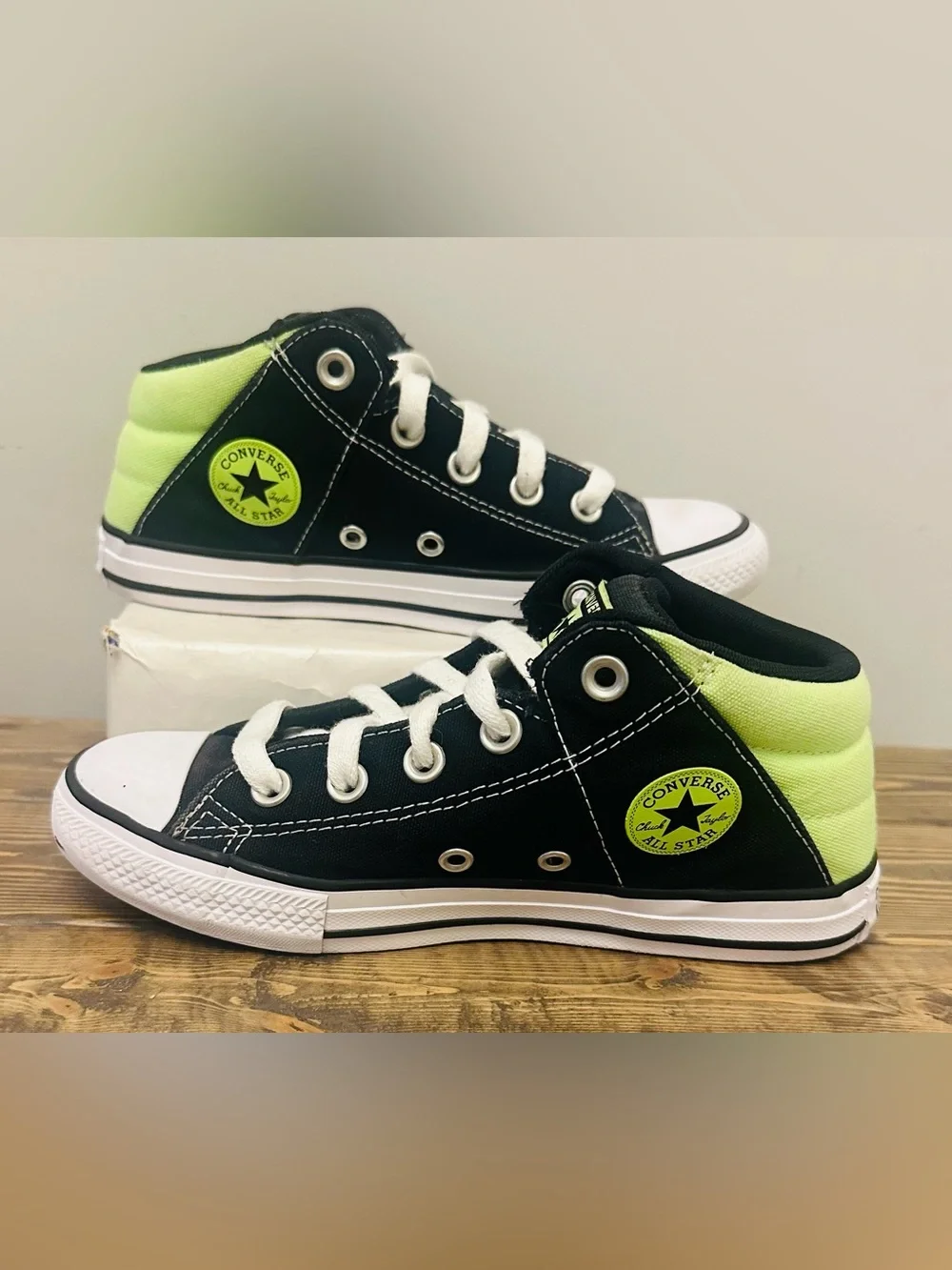 Converse All Star Chuck Taylor High Top Shoes Black/Slime Green Youth Size 2